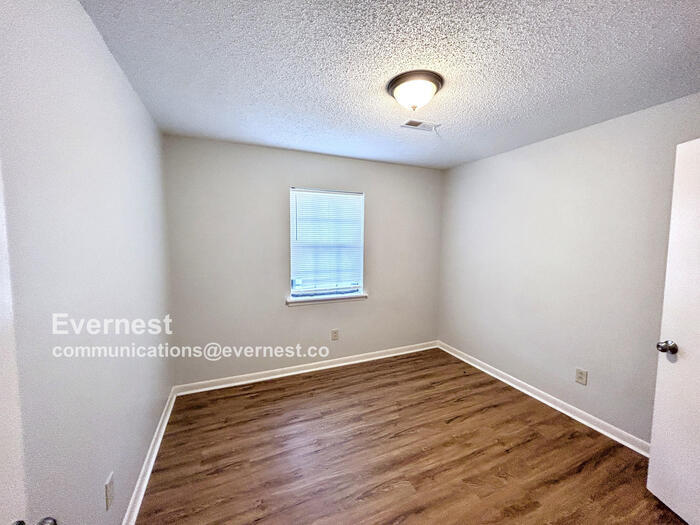 Building Photo - 14013 Armond Dr