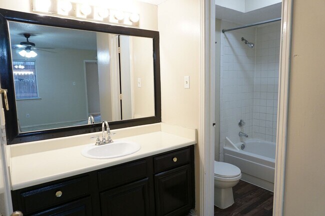 Building Photo - VIEW NOW - COMING SOON - Charming 3-Bedroom Duplex in East Dallas with Garage & Fenced Yard