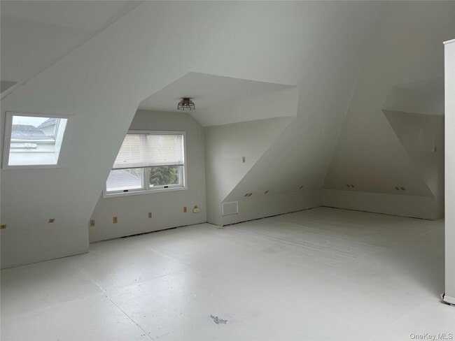 Building Photo - 77 Andrew St
