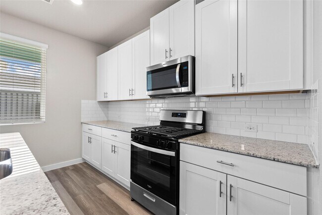 Building Photo - 594 Avisa Dr