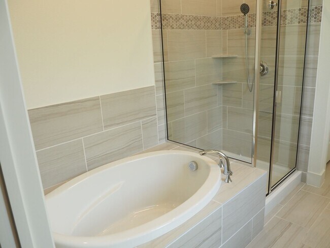 Building Photo - Beautiful 4 Bed 3 Bath Home in Aubrey