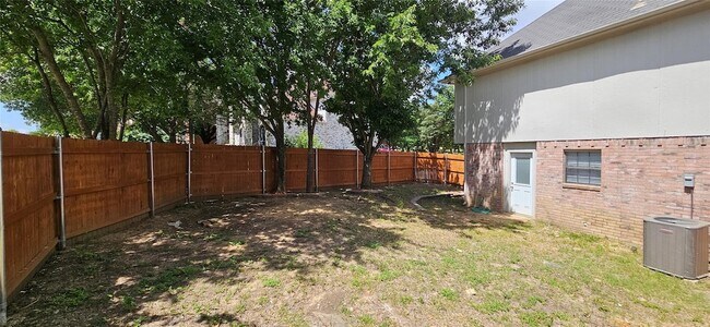 Building Photo - 12718 Hilltop Dr
