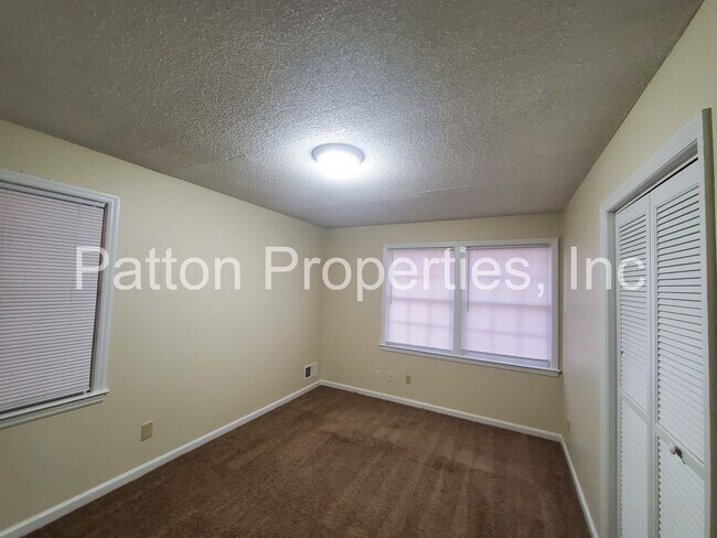 Building Photo - 2201 Apple Valley Rd