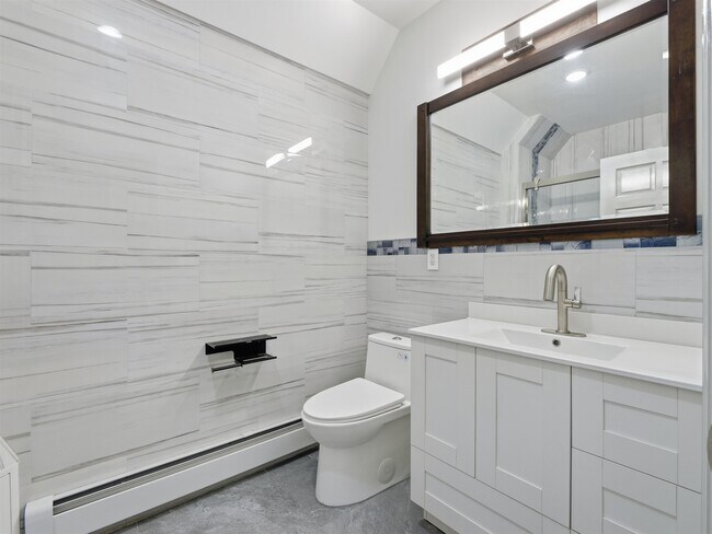 Building Photo - 232 1st St