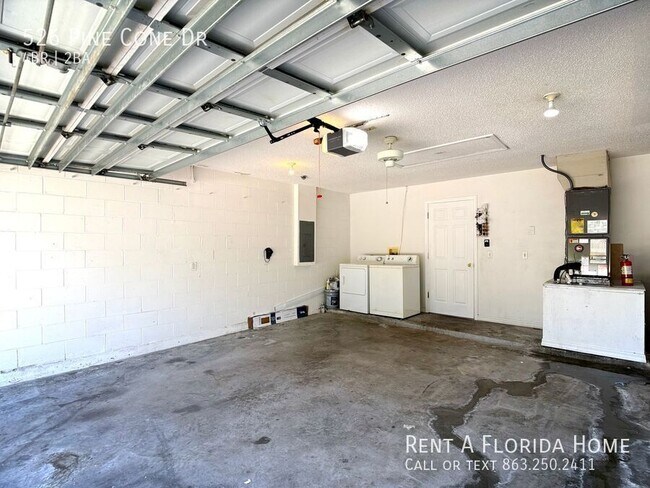 Building Photo - 526 Pine Cone Dr