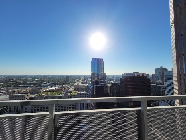 Building Photo - 235 W Van Buren St