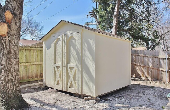 Building Photo - 302 Linkwood Dr