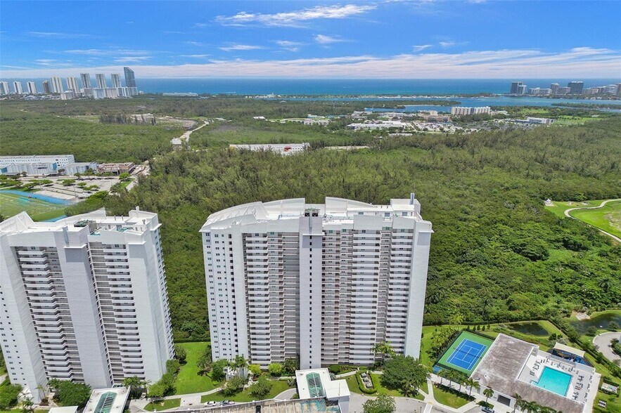 Building Photo - 14951 Royal Oaks Ln