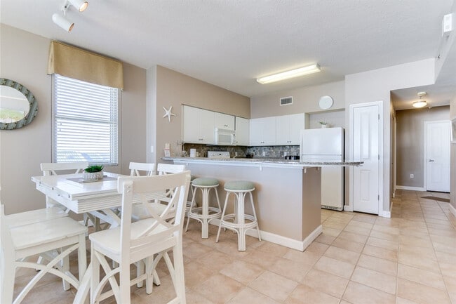 Building Photo - 9900 S Thomas Dr