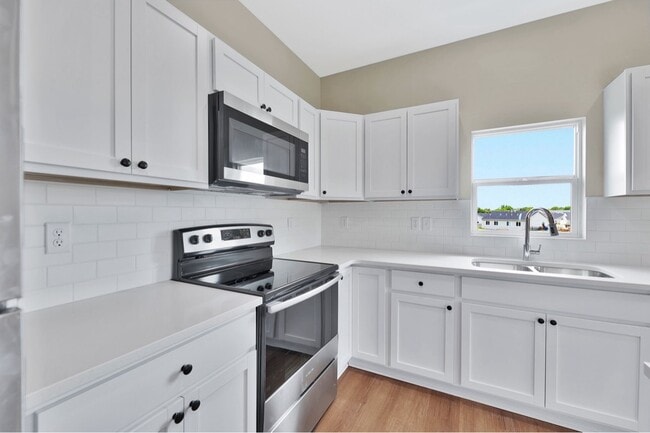 Building Photo - 359 Turnpike Rd