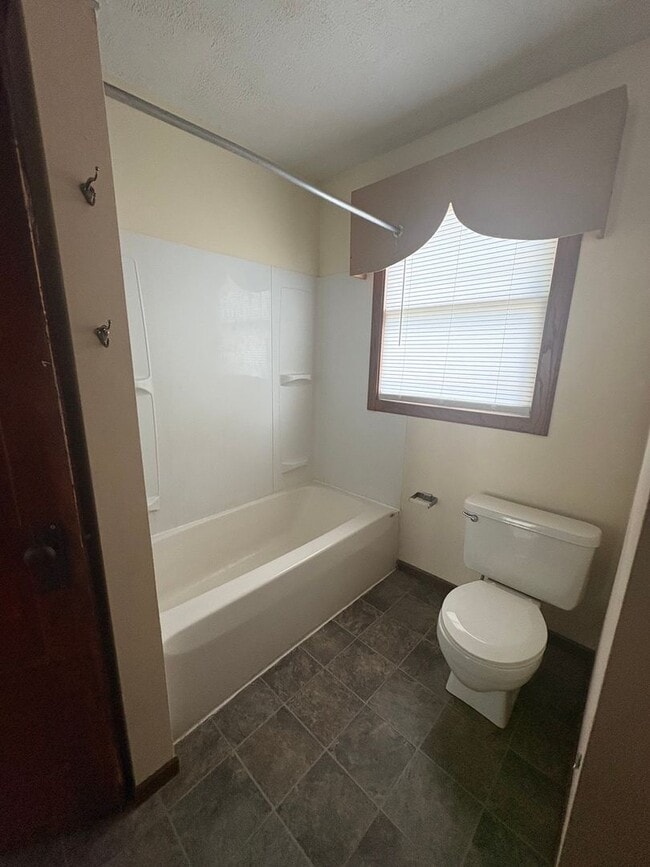 Building Photo - 3 Bedroom Home