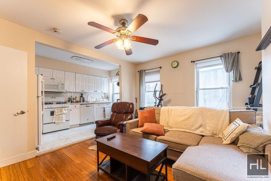 Building Photo - 4 AVENUE