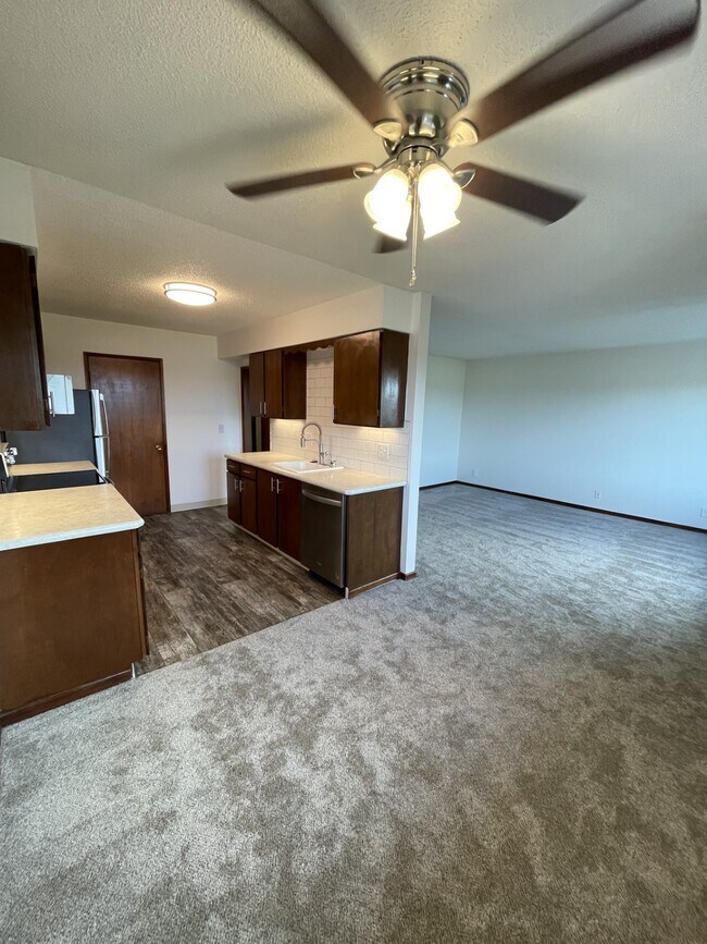 Building Photo - Crestview Apartments