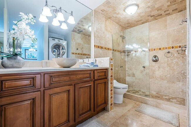 Building Photo - 6260 Sun Blvd