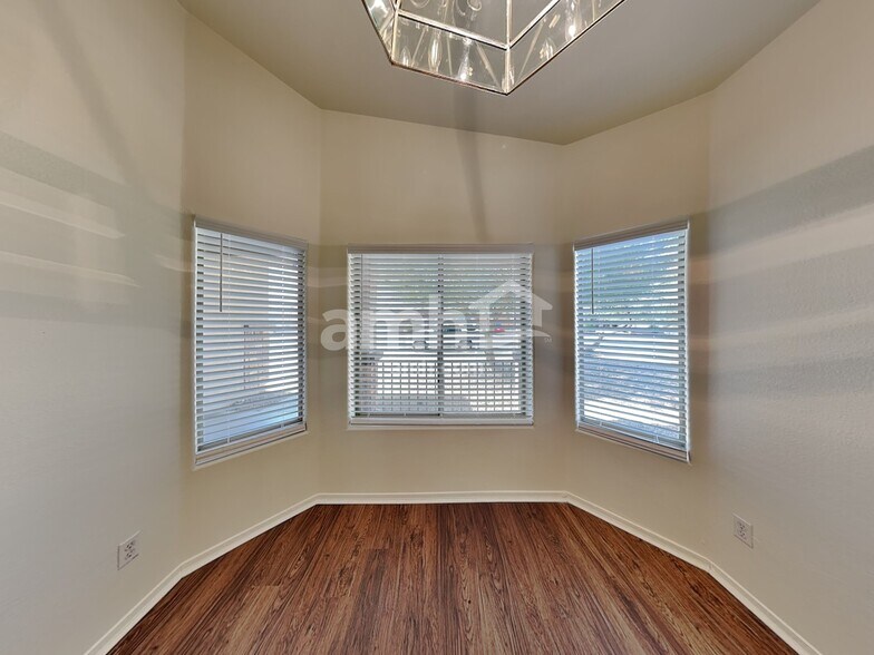 Building Photo - 7210 W Sunderland Ave