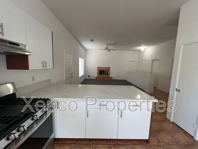Building Photo - 53750 Avenida Alvarado