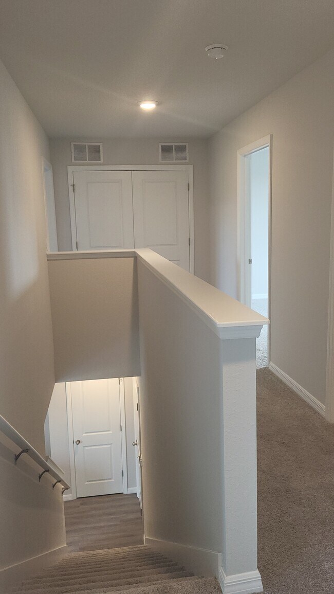 Building Photo - 1724 High Ridge Dr