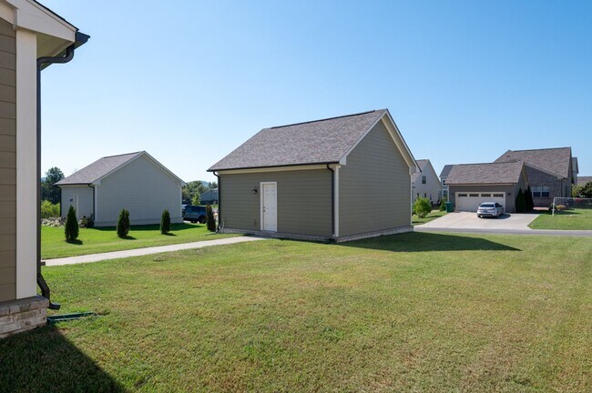 Building Photo - 797 Ravensdowne-