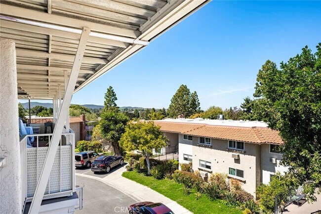 Building Photo - 2293 Via Puerta