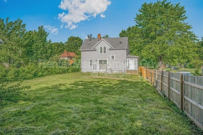 Building Photo - 1912 N 15th Ave