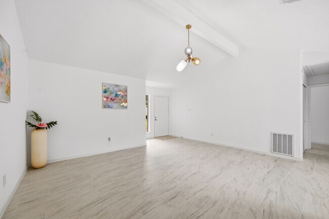 Building Photo - 7310 Londres Dr