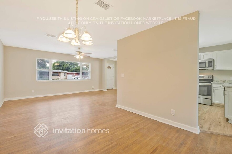 Building Photo - 8519 Lamanto Ave N