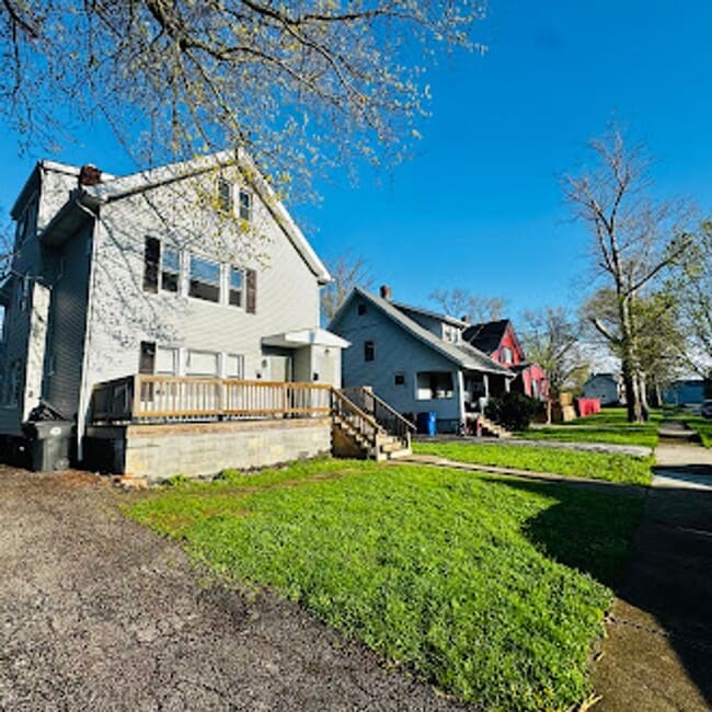 Building Photo - 1333 E 188th St