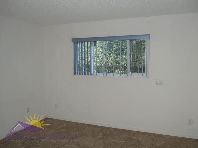 Building Photo - Cozy 2 Bed 1 Bath 897 Sq. Ft. Sacramento C...