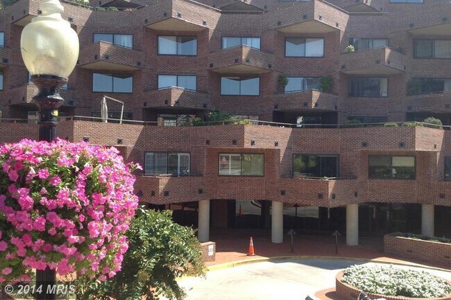 Building Photo - Application Fees Waived! Contemporary 2 Bed 2.5 Bath Condo in Georgetown's Iconic Flourmill Condo...