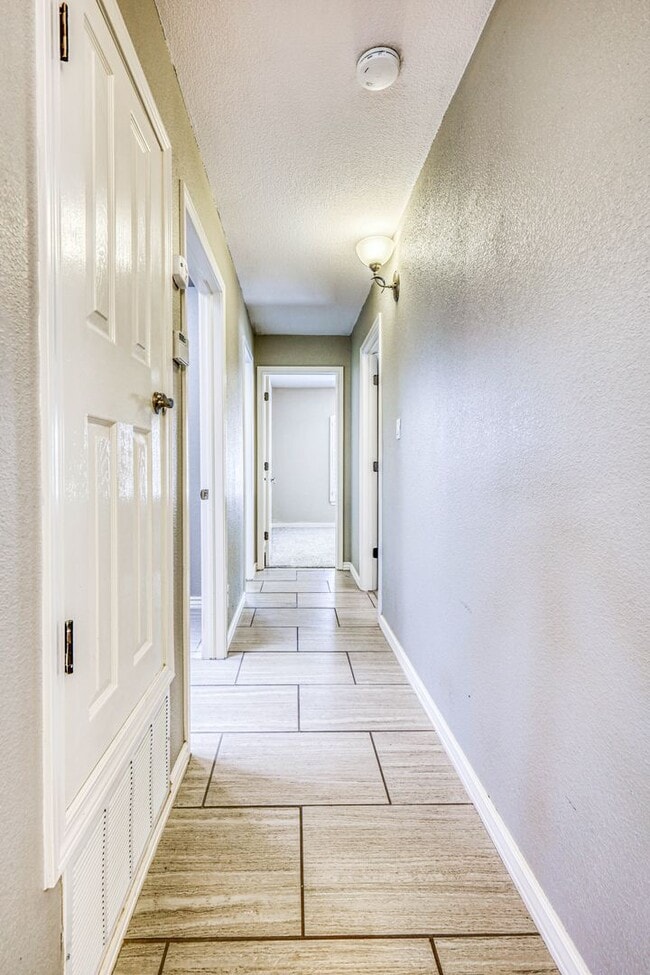 Building Photo - 5948 Anapaula Dr