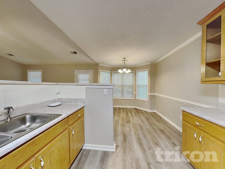 Building Photo - 10162 Commons Way