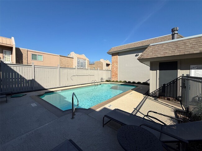 Building Photo - 1223 Augusta Dr