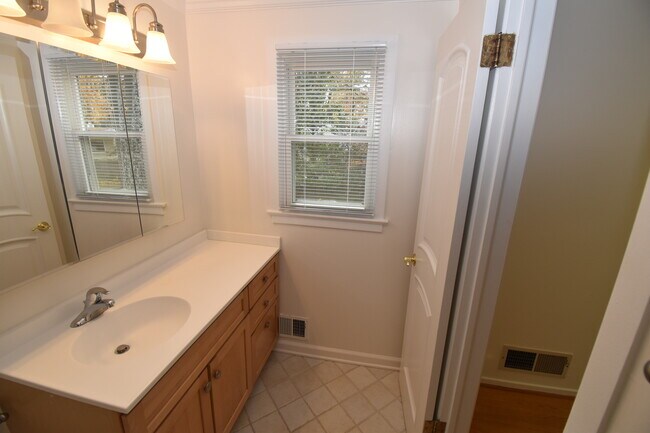 Building Photo - Shelby Lane