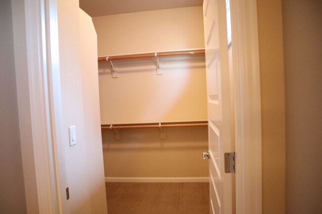 Building Photo - 902 NW 96th Cir