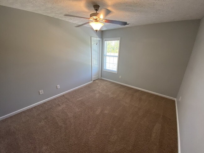 Building Photo - Wonderful 2 Bedroom Town Home-101 Glen Can...