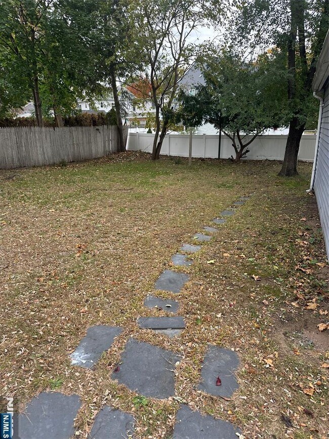 Building Photo - 679 Midwood Rd