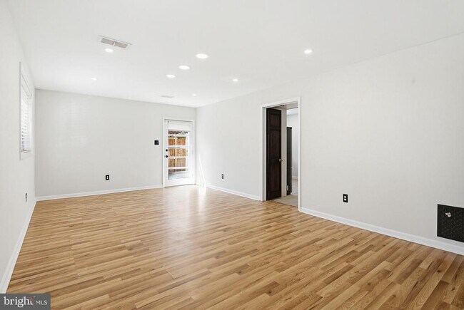 Building Photo - 9717 Hedin Dr