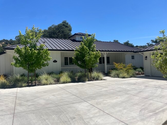 Primary Photo - 2450 Old Soda Springs Rd