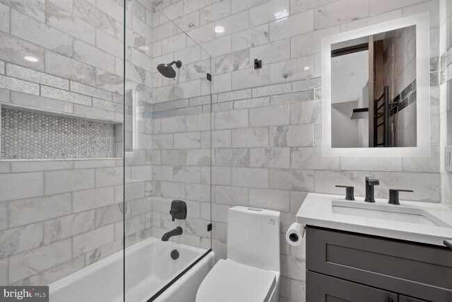 Building Photo - 724 Varnum St NW