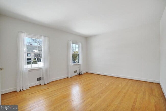 Building Photo - 513 Cathedral Dr