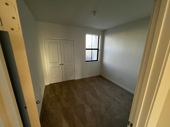 Building Photo - 1280 NE 5th Ct