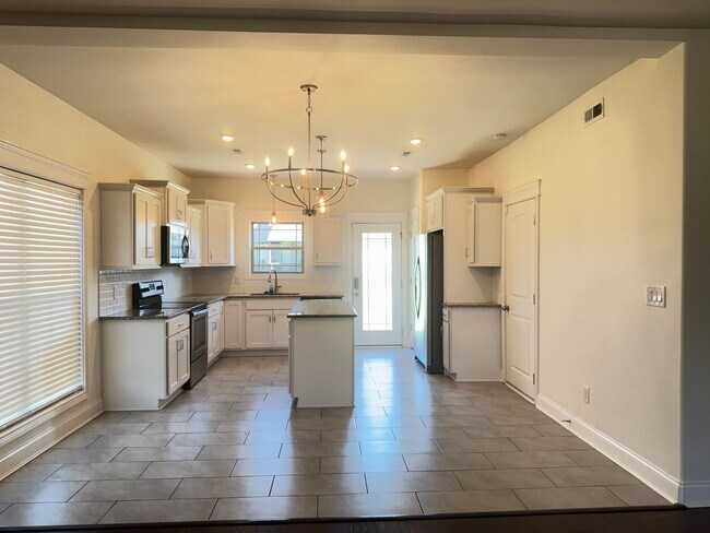 Building Photo - Beautiful 5 Bedroom, 2.5 bath Home in Hickory Wild Subdivision! Lawn care included!