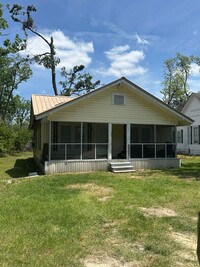 Building Photo - 3 Bed/1 Bath House UNDER RENOVATIONS
