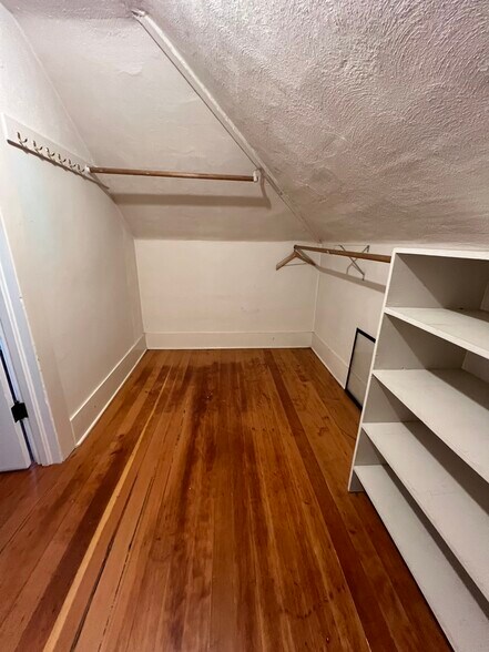 Building Photo - 1402 SE 32nd Ave