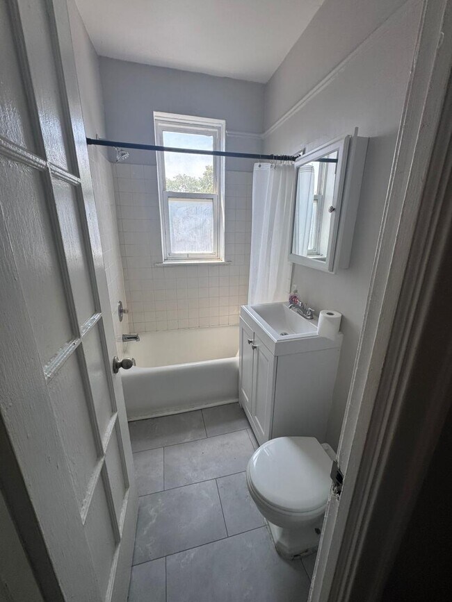 Building Photo - 0 bedroom in Chicago IL 60626