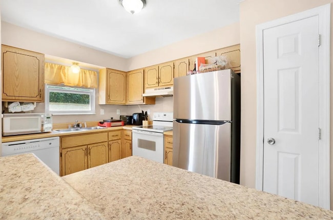 Building Photo - Beautiful Updated 3 Bedroom Home!