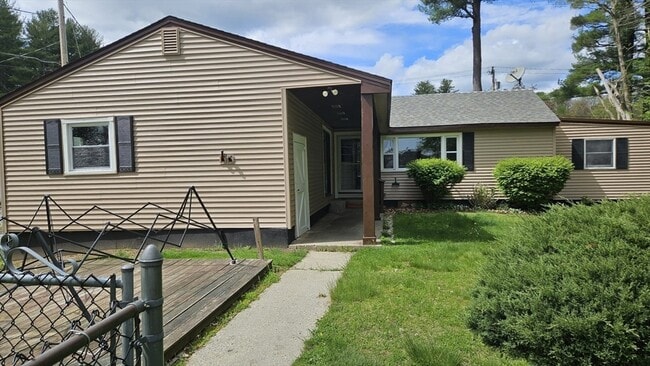 Building Photo - 2 Hedgeway St