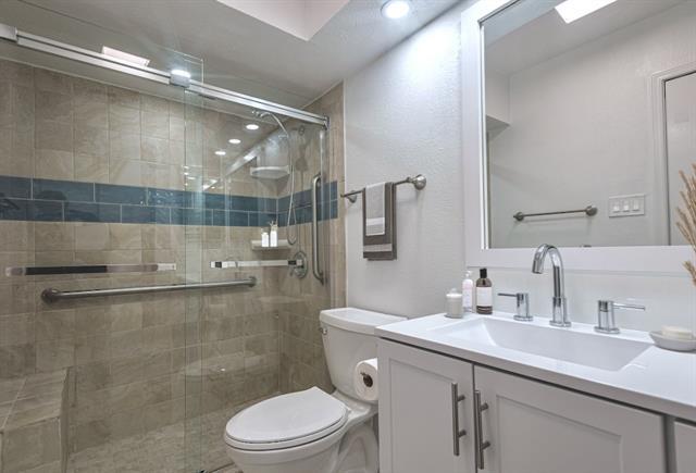 Building Photo - 3750 Vitruvian Way