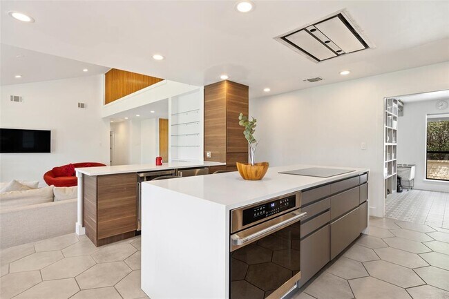 Building Photo - 7903 Entrada Cove