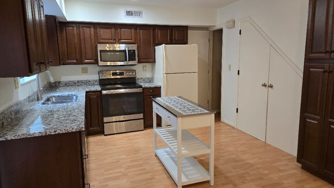 Building Photo - 604 Ledgeview Park Dr